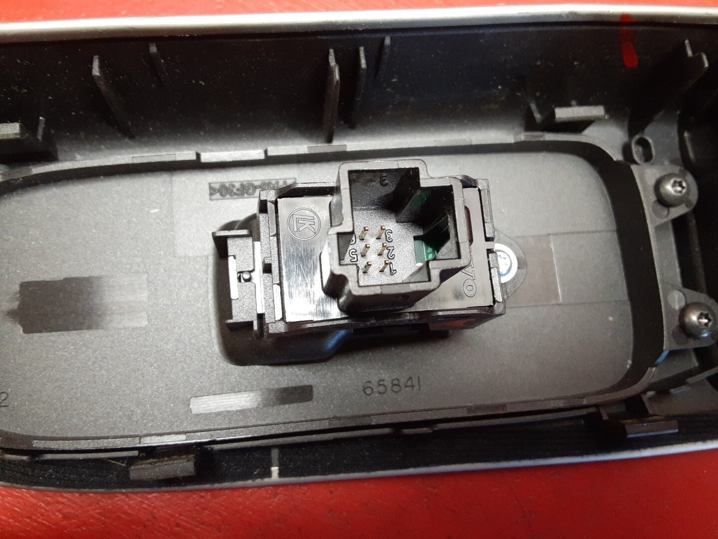 2004 - 2007 Volvo V50 S40 FRONT RIGHT PASSENGER Side Window Switch and Bezel