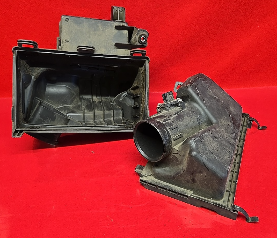 2013 Infiniti JX35 / 14-15 Infiniti QX60 Filter Housing Air Cleaner Box **TAB**