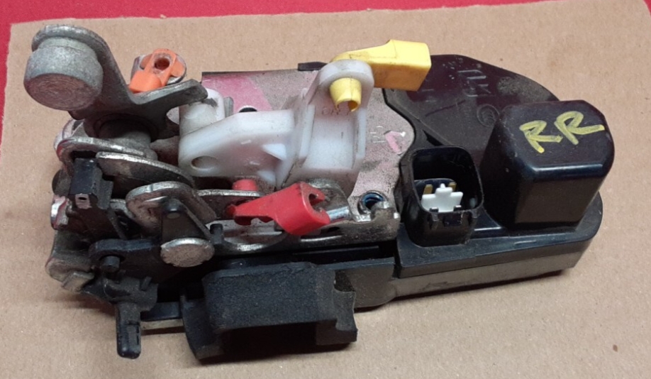 2006 - 2010 Jeep Commander REAR RIGHT PASSENGER Door Latch Lock Actuator