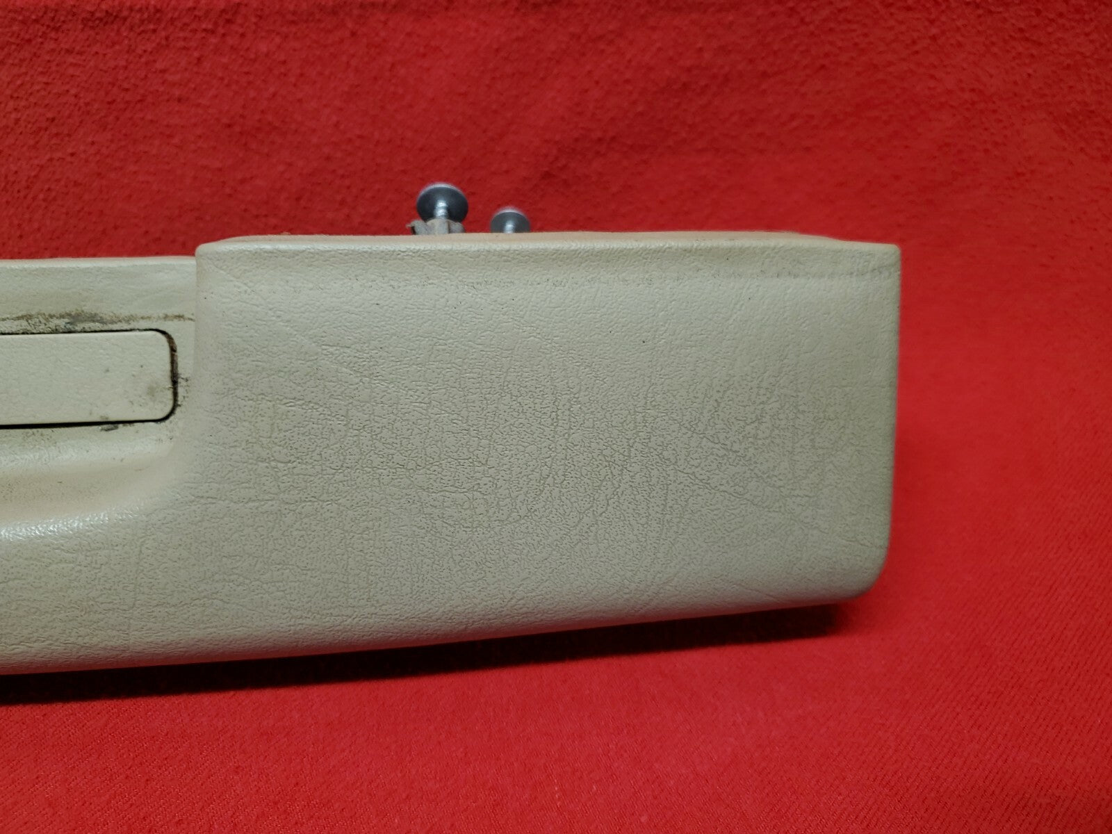 2005 2006 2007 2008 Chevrolet Chevy Trailblazer REAR RIGHT Door Arm Rest Tan