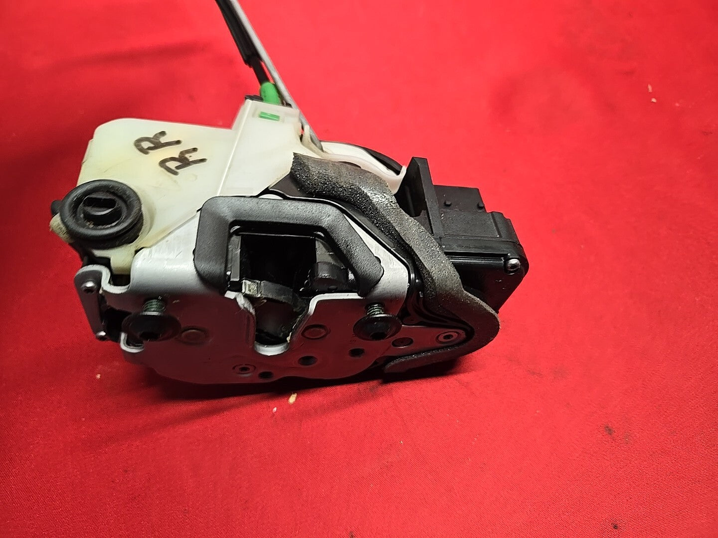 2013 - 2017 Chevy Buick GMC RIGHT PASSENGER REAR Door Latch Lock Actuator