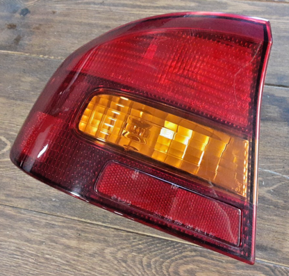 2000 2001 2002 2003 2004 Subaru Legacy Outback SEDAN Driver LEFT Tail Light