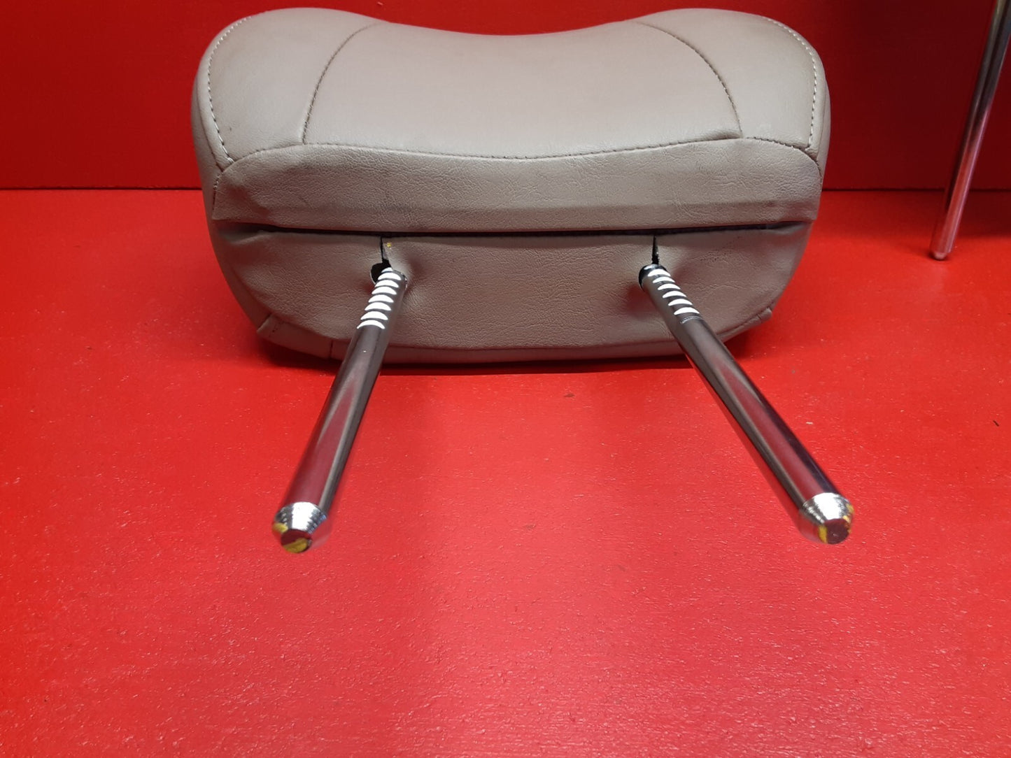 1999 - 2002 Jeep Grand Cherokee Headrest Head Rest FRONT Seat Set of 2