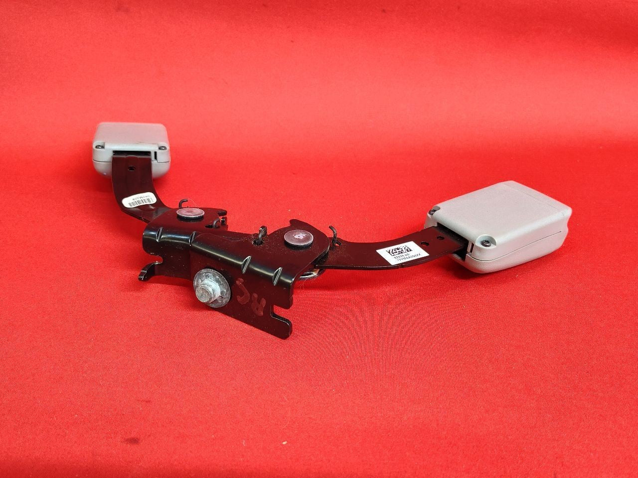 2017-2022 Honda CRV CR-V Rear 2nd Second Row Right / Center Seat Belt Buckles