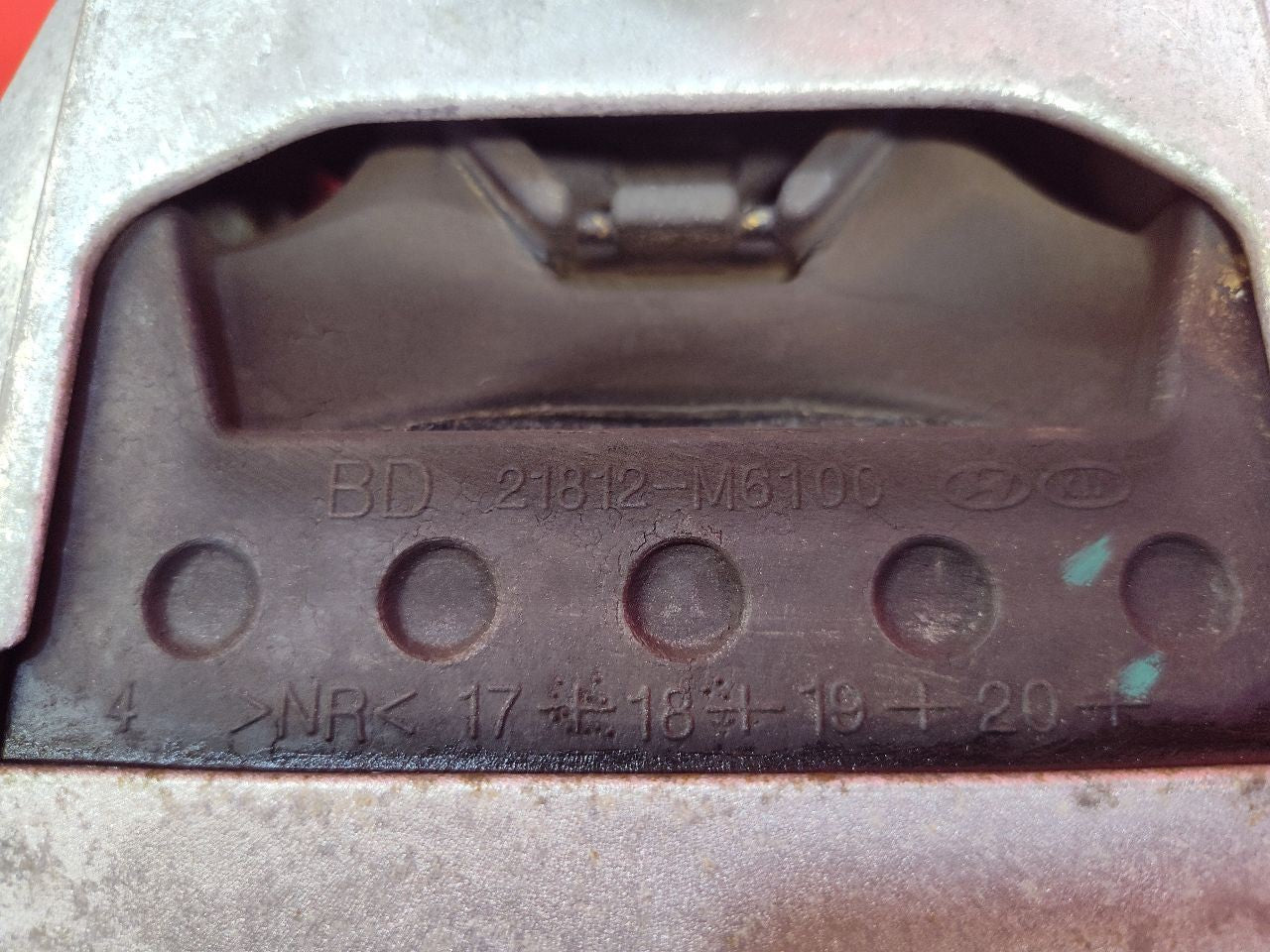 2019-2025 Kia Forte / Soul 2.0L Auto Trans Engine Mount Side Bracket - 68k Miles