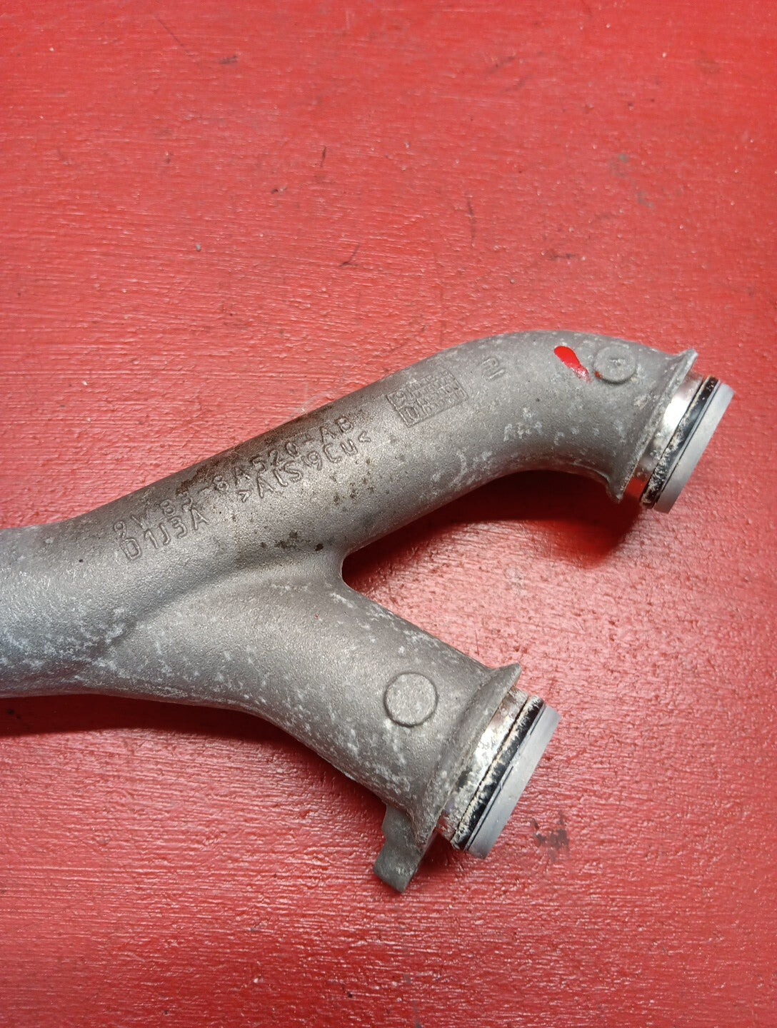 2010-2019 Land Rover Range Rover 5.0L Engine Coolant Pipe Outlet LR050935