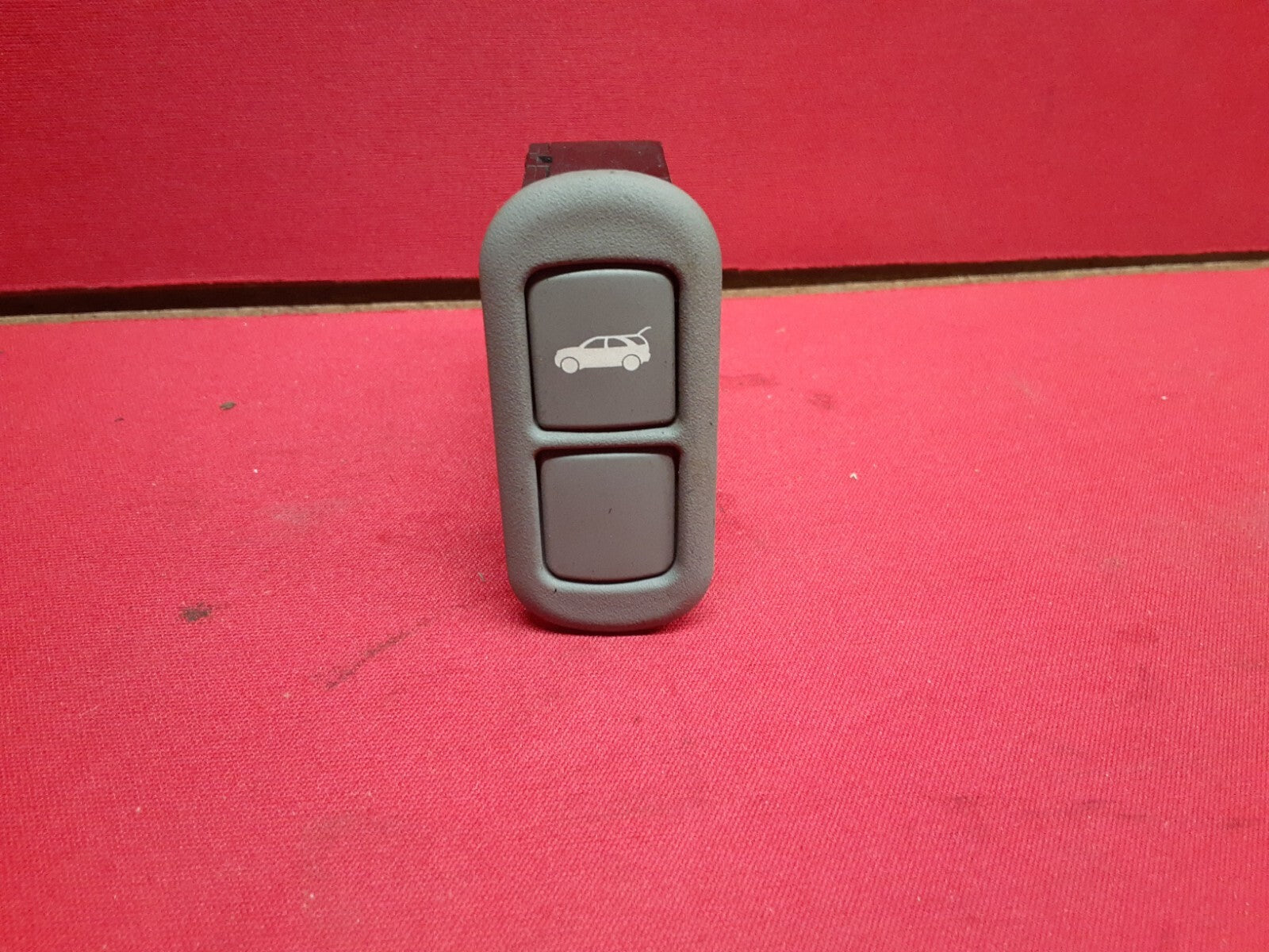 2007 2008 Kia Sorento Trunk Hatch Liftgate Release Button Light Grey 93550-3E010