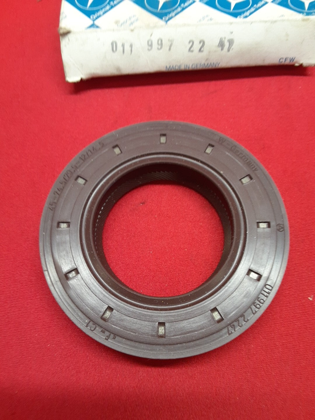 BRAND NEW OEM Mercedes-Benz Engine Crankshaft Seal A0119972247
