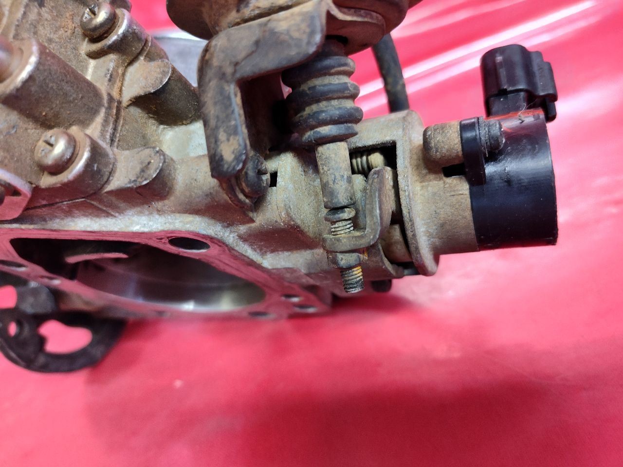 1997 1998 Lexus ES300 97-03 Toyota 3.0L V6 Fuel Injection Throttle Body