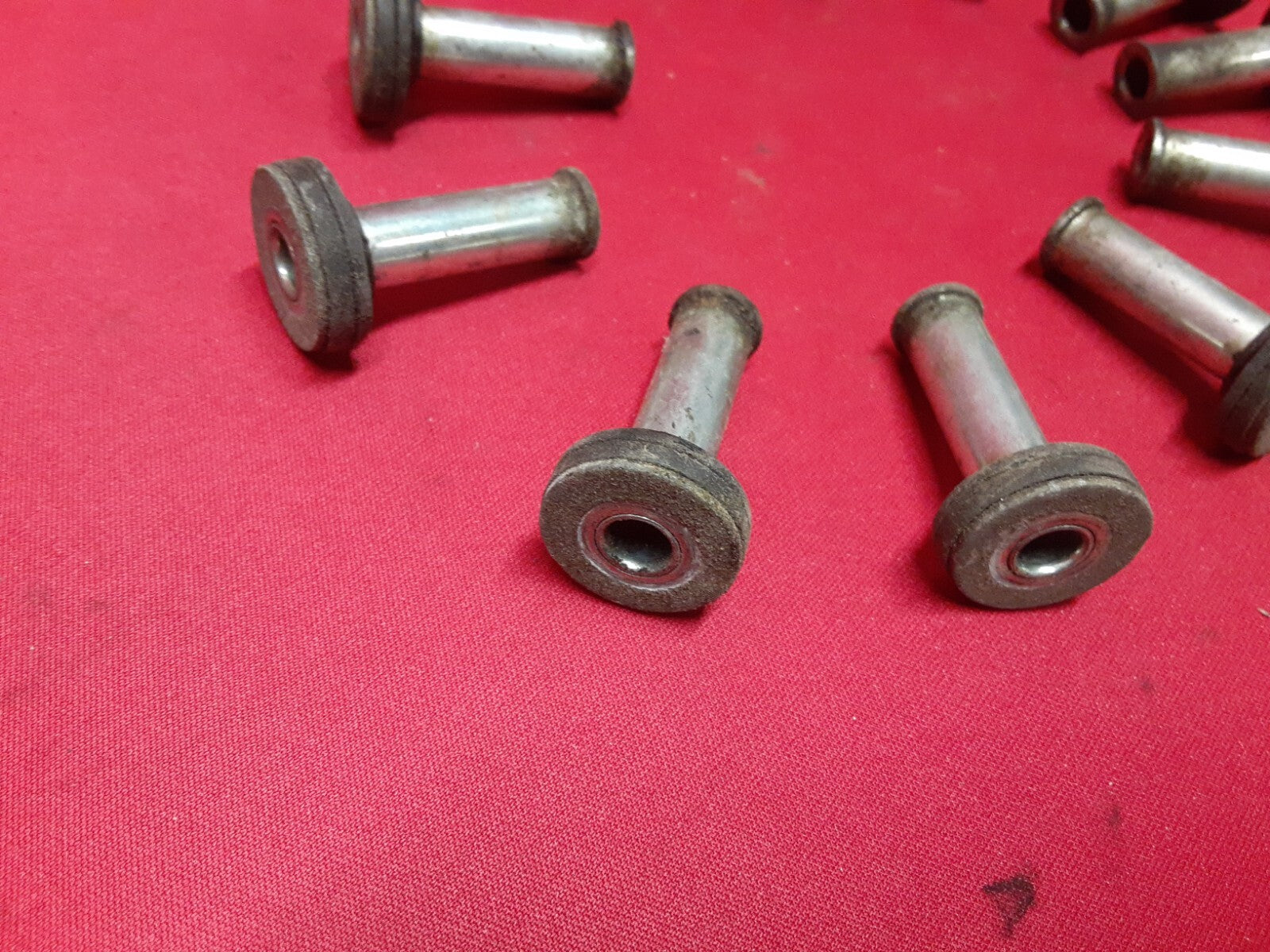 2003 - 2005 Land Range Rover HSE 4.4L V8 Intake Manifold Plenum BOLT SLEEVES