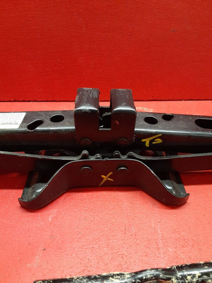 2000 - 2004 Jeep Grand Cherokee Spare Tire Scissor Jack Set W/ Tool 52080427AA