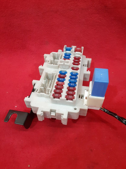 2004 - 2006 Nissan Maxima Fuse Block / Box - Junction - 24350-7Y005