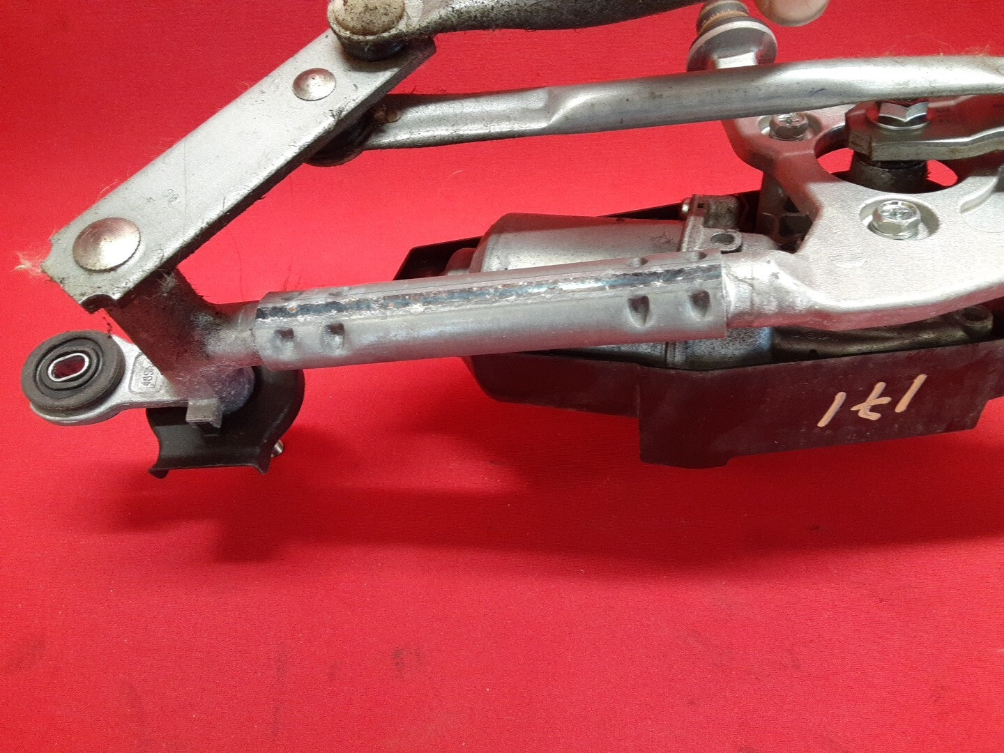 2012 - 2019 Fiat 500 / Fiat 500e Front Wiper Motor W/ Linkage 68093043AA