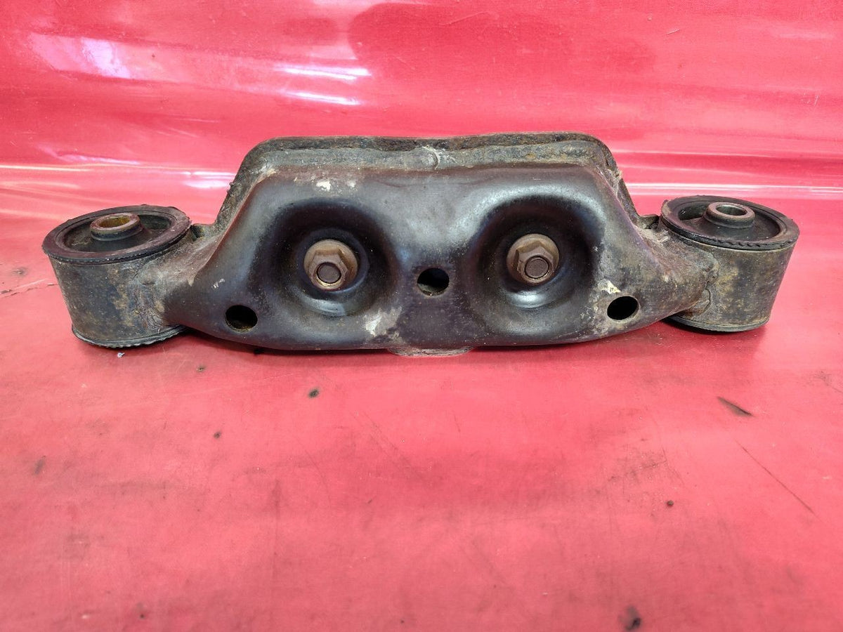 01-04 Subaru Outback Legacy 03-04 Baja H6 A/T Rear Differential Carrier Mount