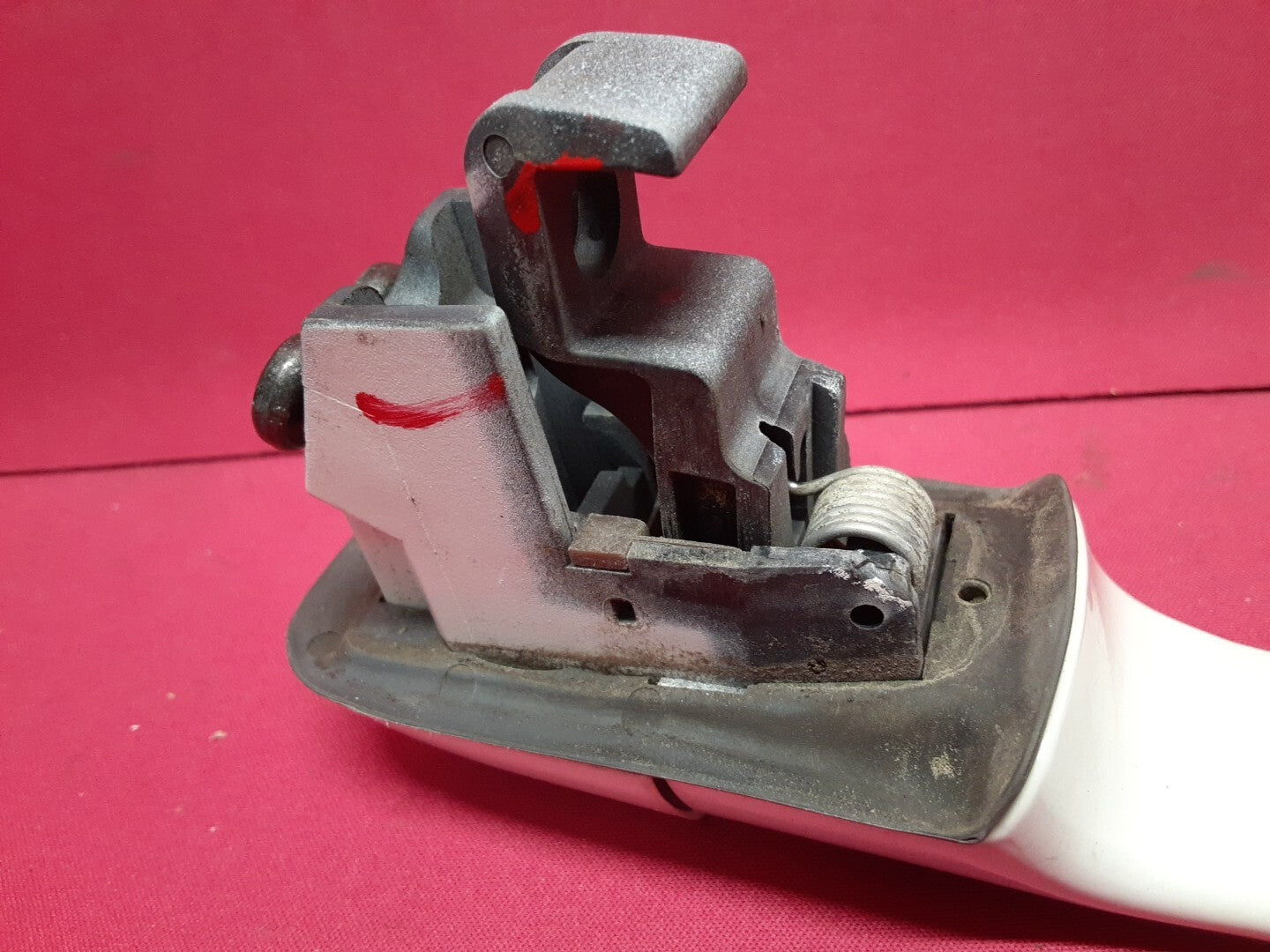 1998 1999 Volvo S70 V70 OUTER LEFT REAR DRIVER Door Handle - 189 Polar White