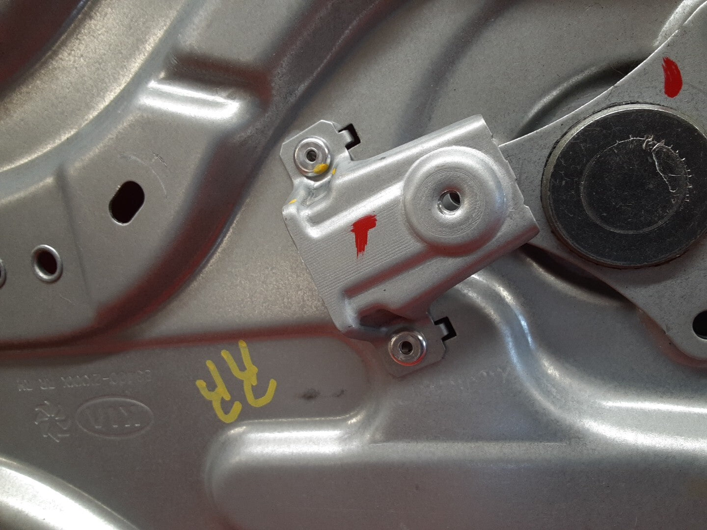 2010 2011 Kia Soul REAR RIGHT PASSENGER SIDE Window Regulator Assembly