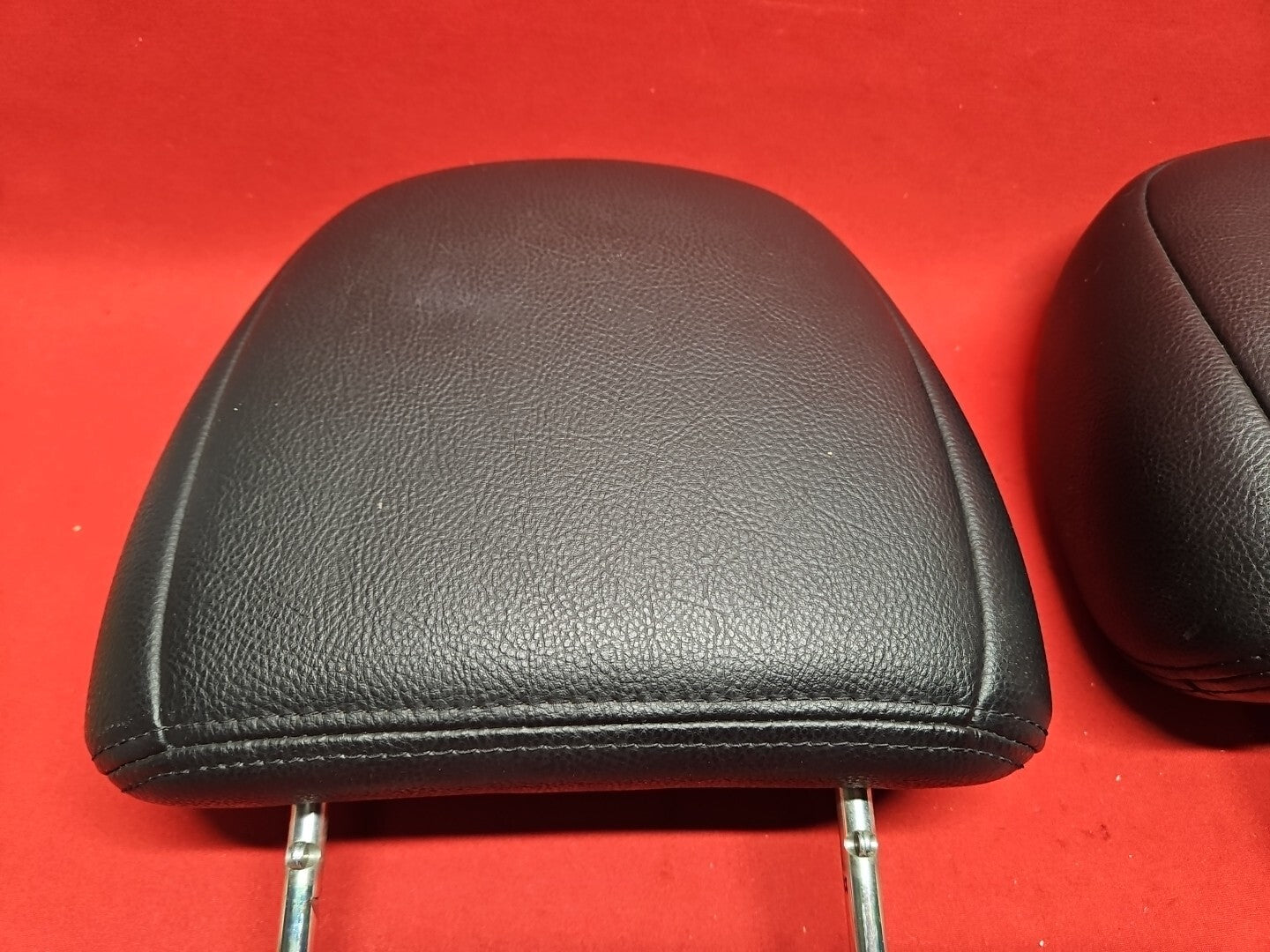 2005 2006 2007 Ford Escape FRONT Seat Headrests Black Ebony Leather SET