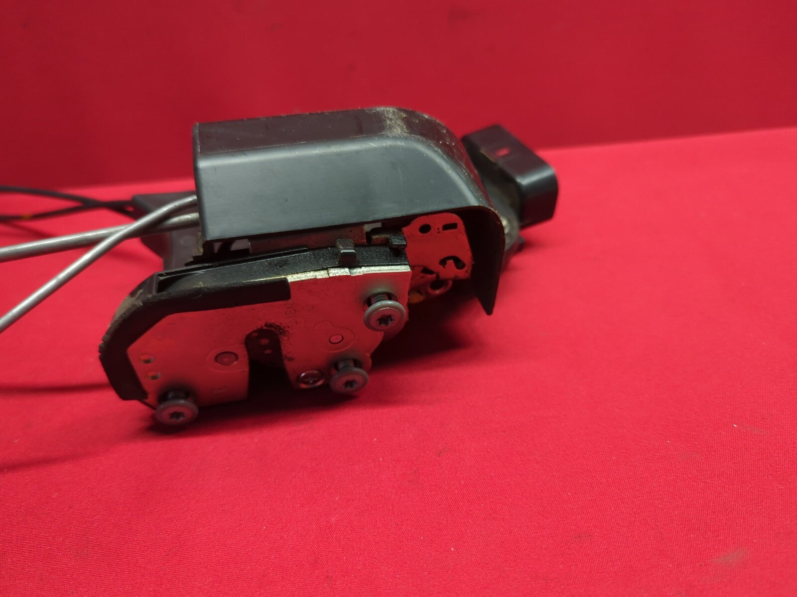 2001 - 2007 FRONT RIGHT Door Latch Lock Actuator Assembly w/ Cables 69030-48060