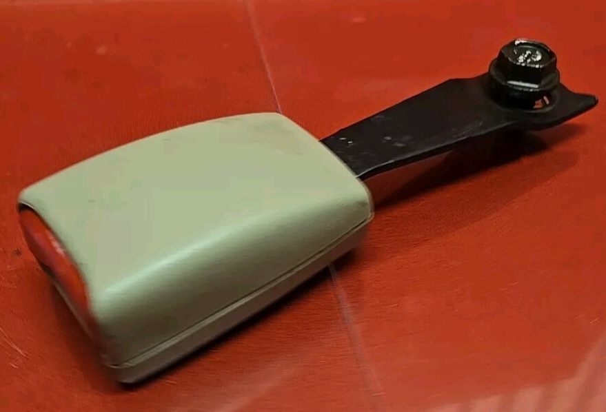 2001 - 2006 Mitsubishi Montero LIMITED/XLS RIGHT PASSENGER Seat Belt Buckle