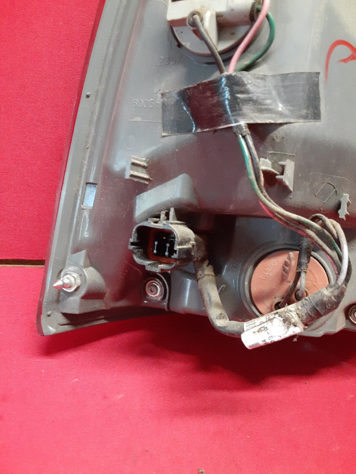 2011 - 2013 Kia Sorento PASSENGER Quarter Tail Light Lamp Halogen 92402-1U000