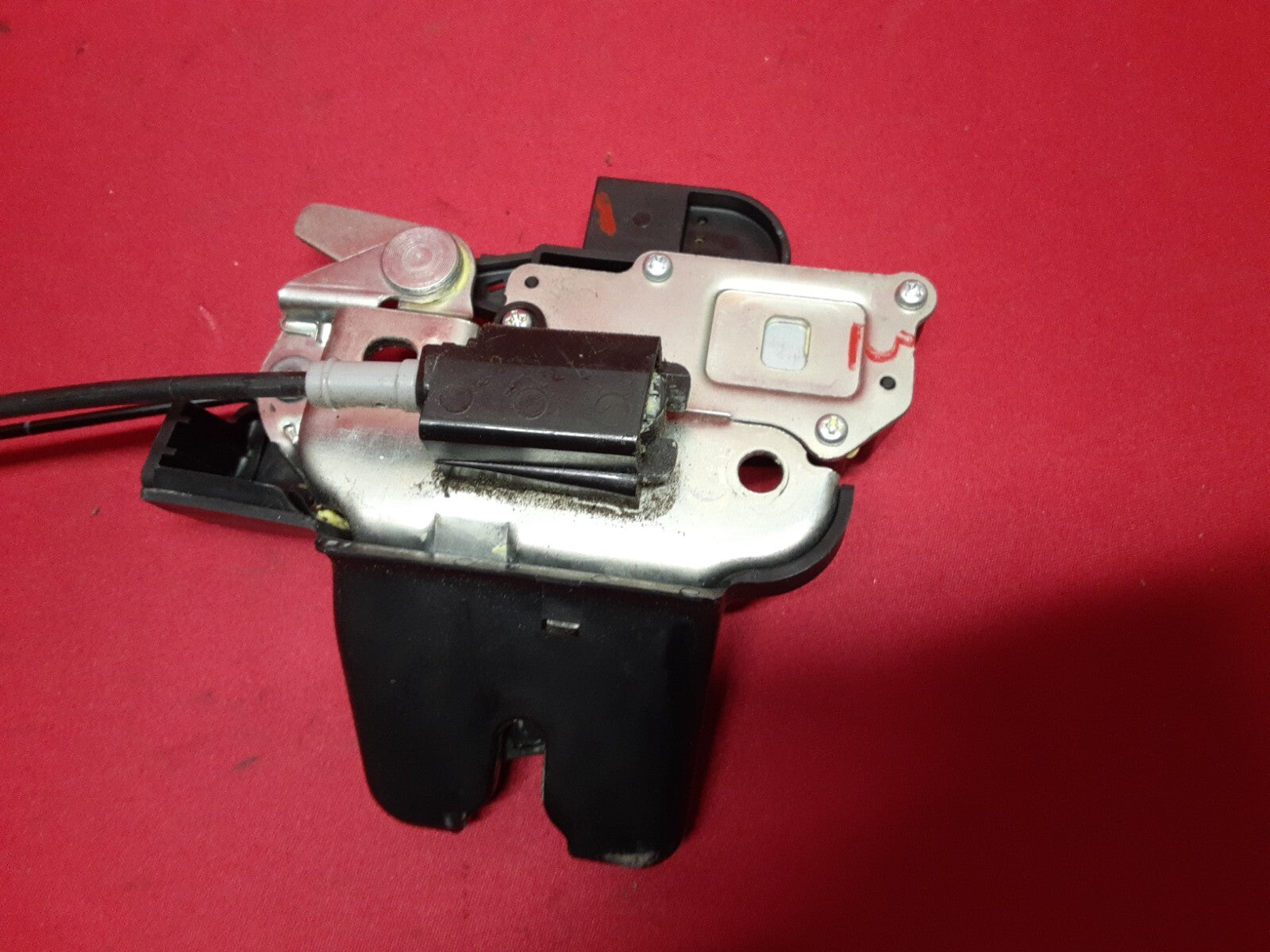 2011 - 2018 Infiniti Rear Trunk Deck Lid Latch Lock Actuator Glow 84631-1MA0A
