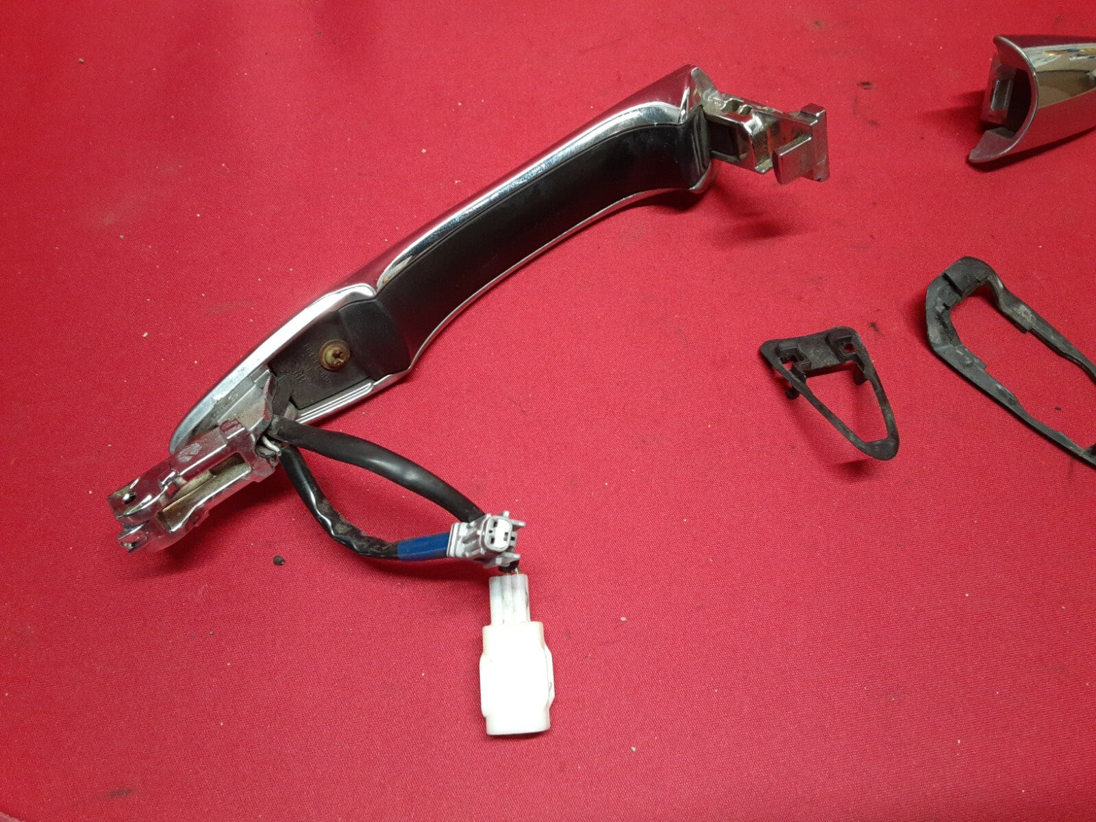 2011 - 2015 Infiniti FRONT RIGHT PASSENGER Exterior Door Handle 82646-1BA0A