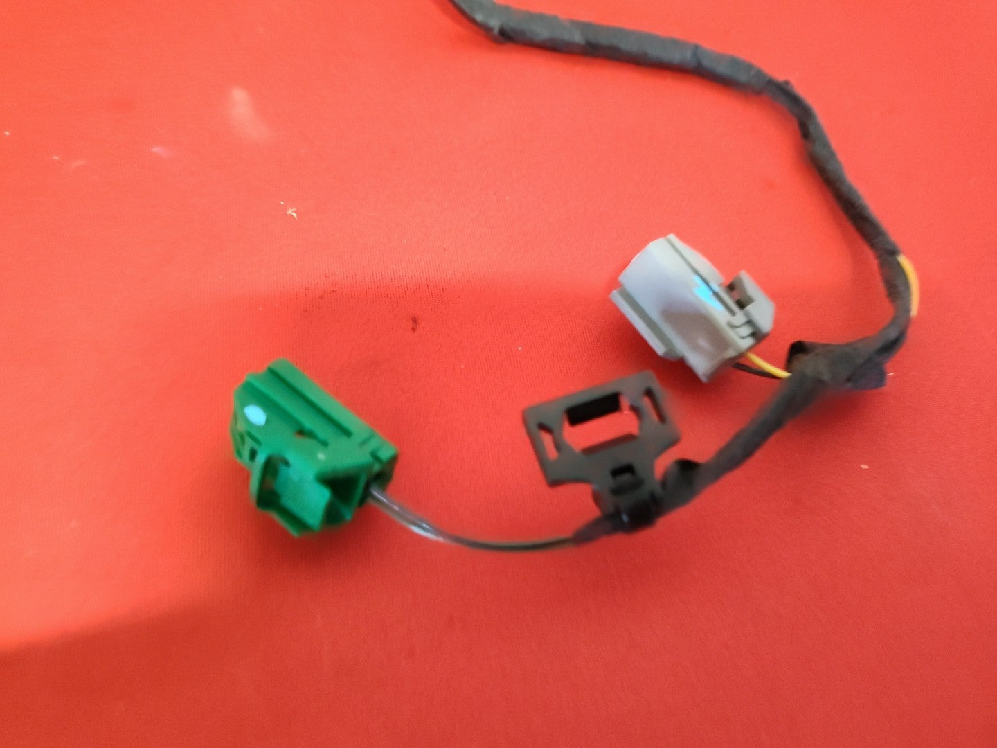 2012-2019 Range Rover Evoque REAR Dual Seat Belt Buckle - PIGTAIL WIRES ONLY