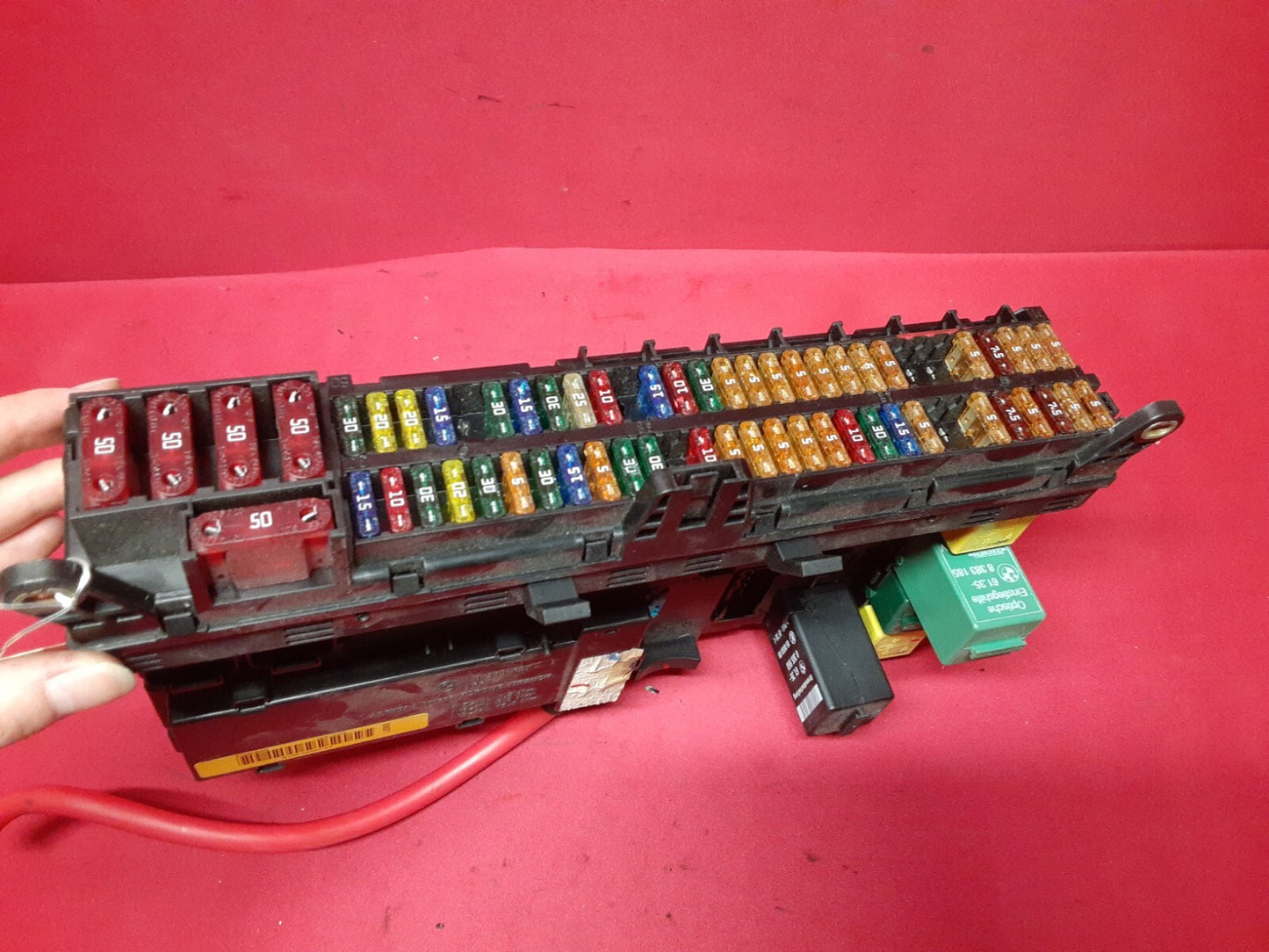 2003 - 2005 Land Rover Range Rover HSE Passenger Under Dash Fuse Box YQE500050