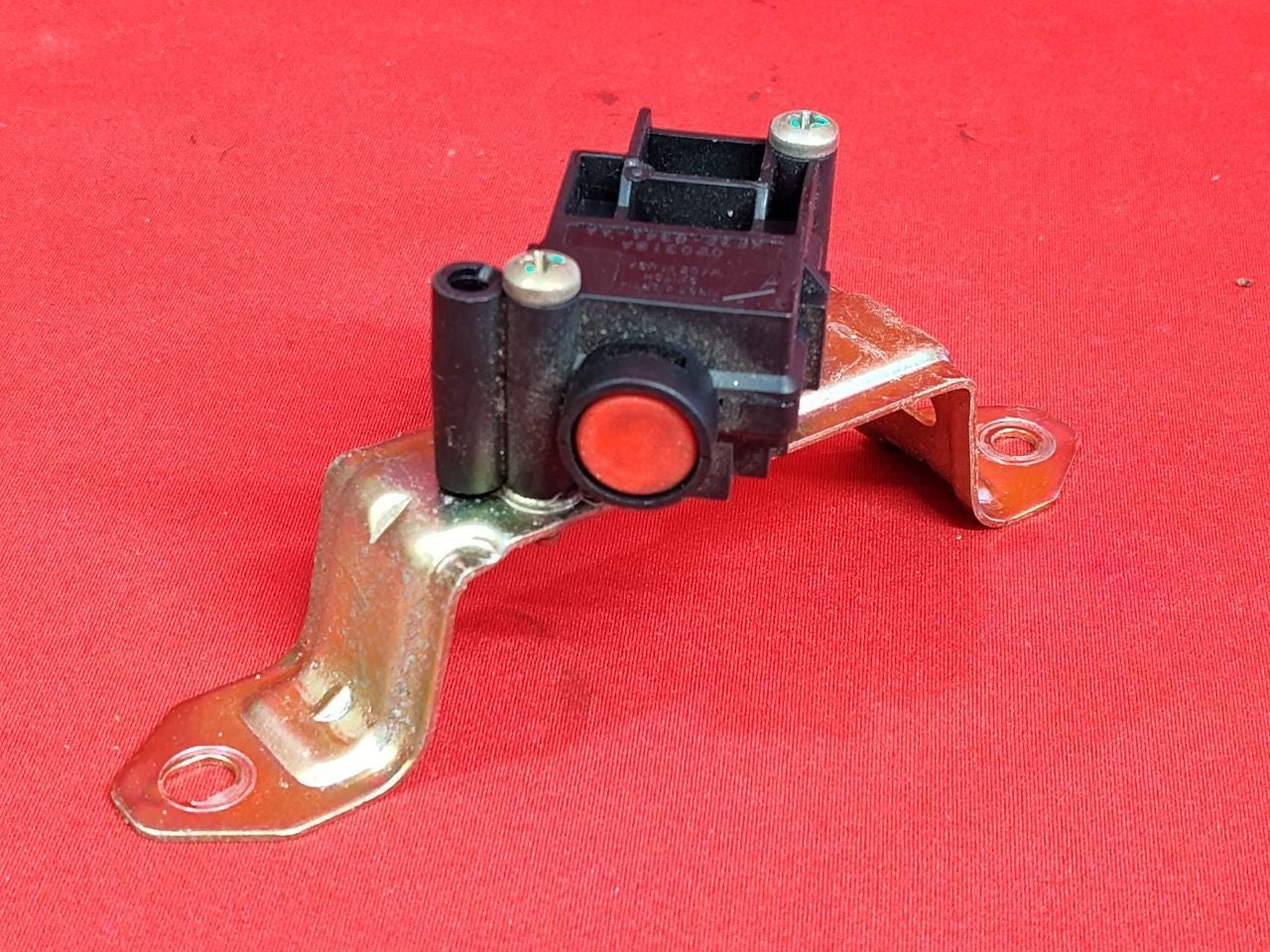 2001-2004 Mazda Tribute / Escape Mariner Fuel Inertia Cutoff Cut-Off Switch