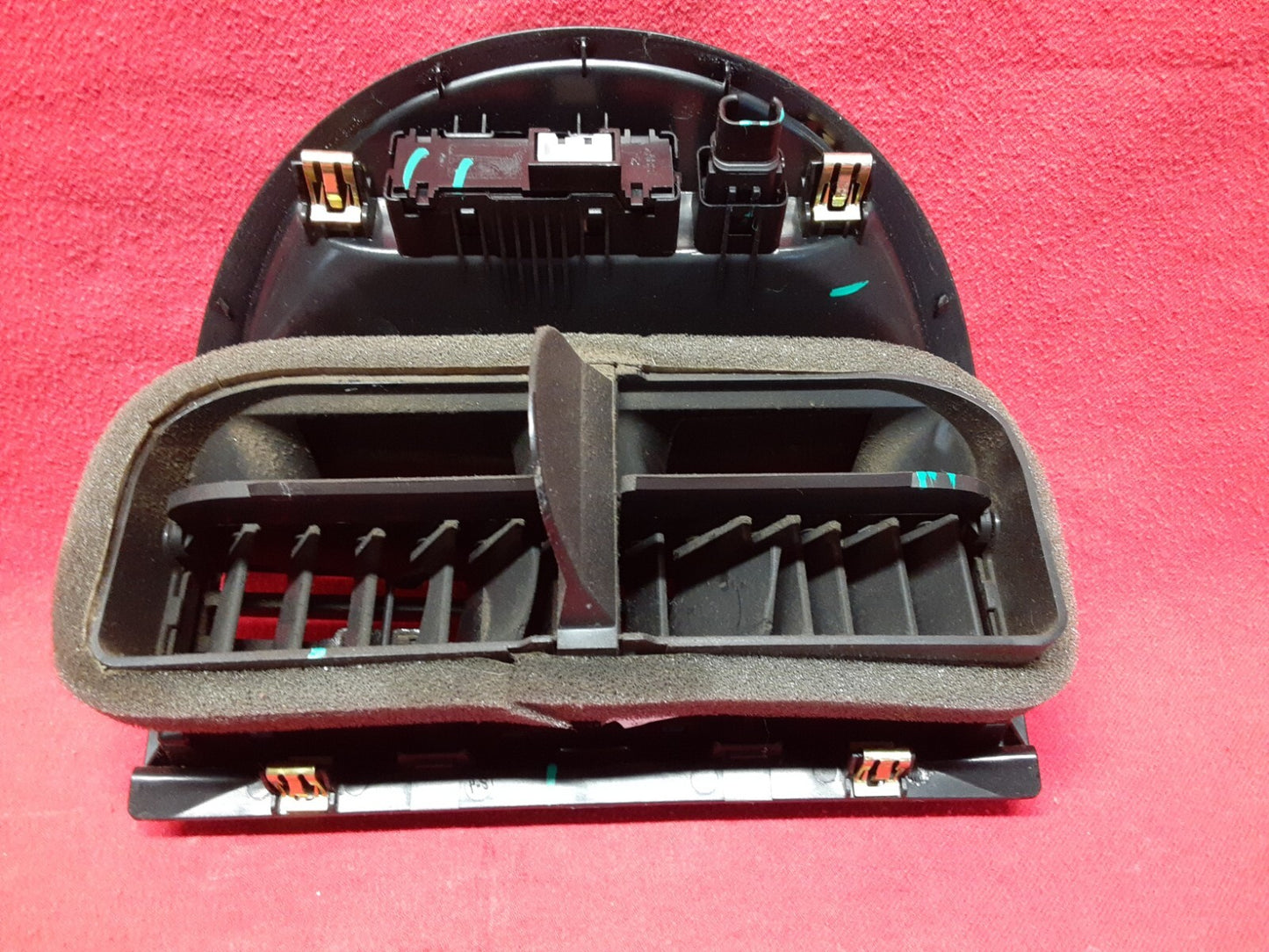 2007 2008 2009 - Saturn Aura Center Dash Vent Assembly / Hazard Switch 25912680