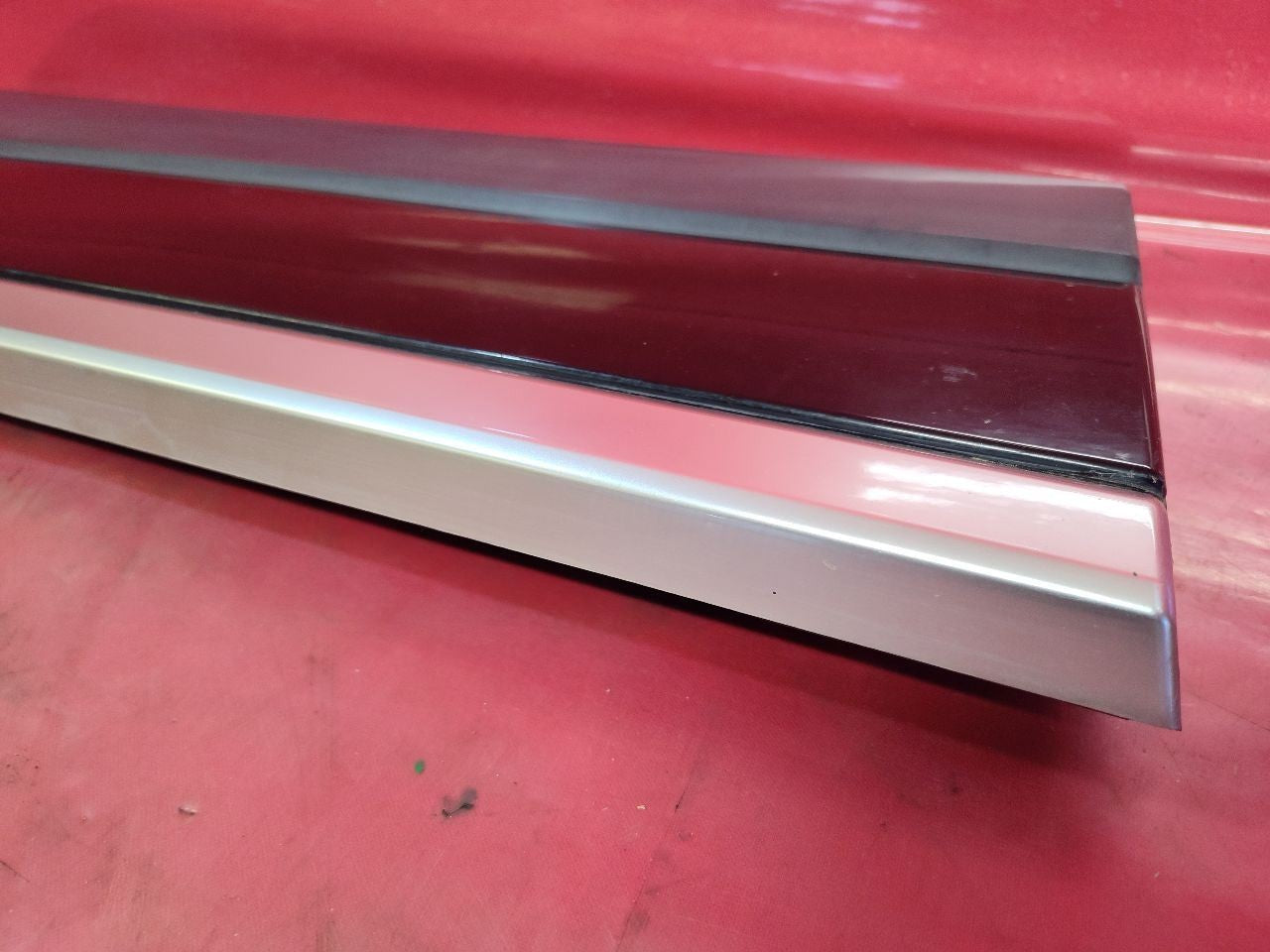 2013-2022 Range Rover REAR LEFT DRIVER Door Cladding Moulding w/ Trim SET