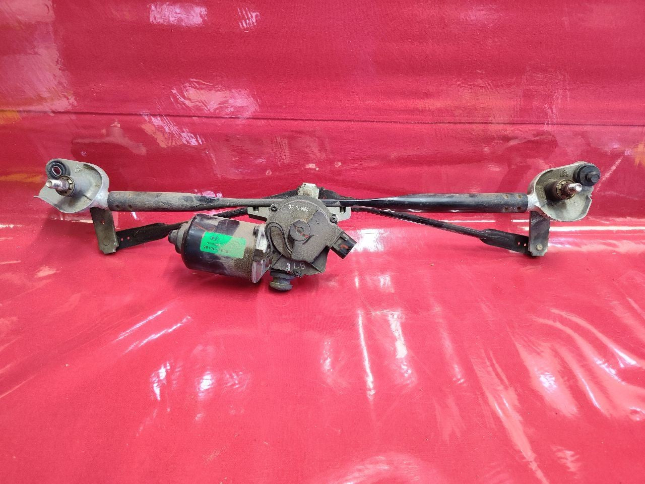 09-16 Hyundai Genesis Coupe Windshield Wiper Transmission Linkage w/ Motor