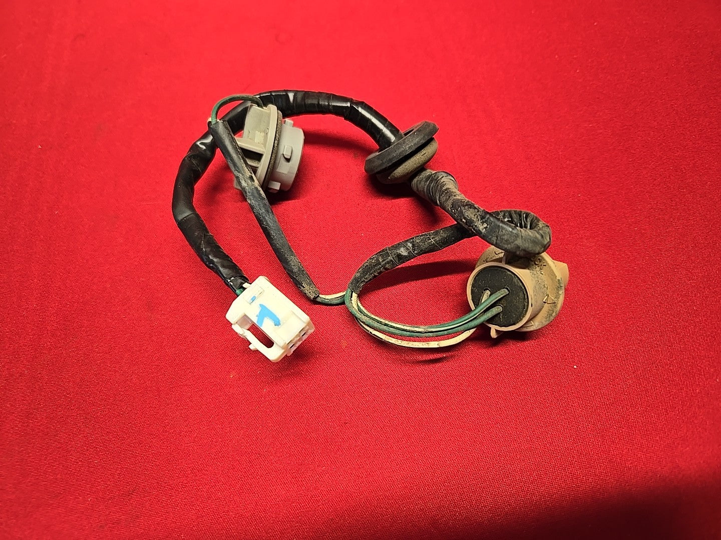 2000-2003 Lexus RX300 Left / Right OUTER Tail Light Lamp - SOCKET WIRING HARNESS