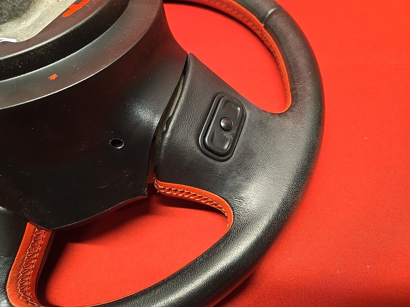 2013 2014 2015 2016 Fiat 500 / Fiat 500e Steering Wheel Black & Red Leather
