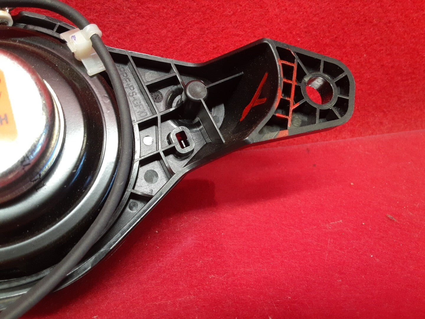 2011 - 2015 Kia Sorento JBL Infinity RIGHT REAR Quarter Speaker 96390-2P500