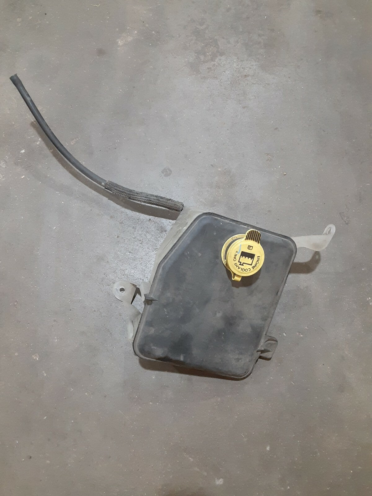 2005 - 2010 Jeep Grand Cherokee / Commander Engine Coolant Reservoir 55116874AE