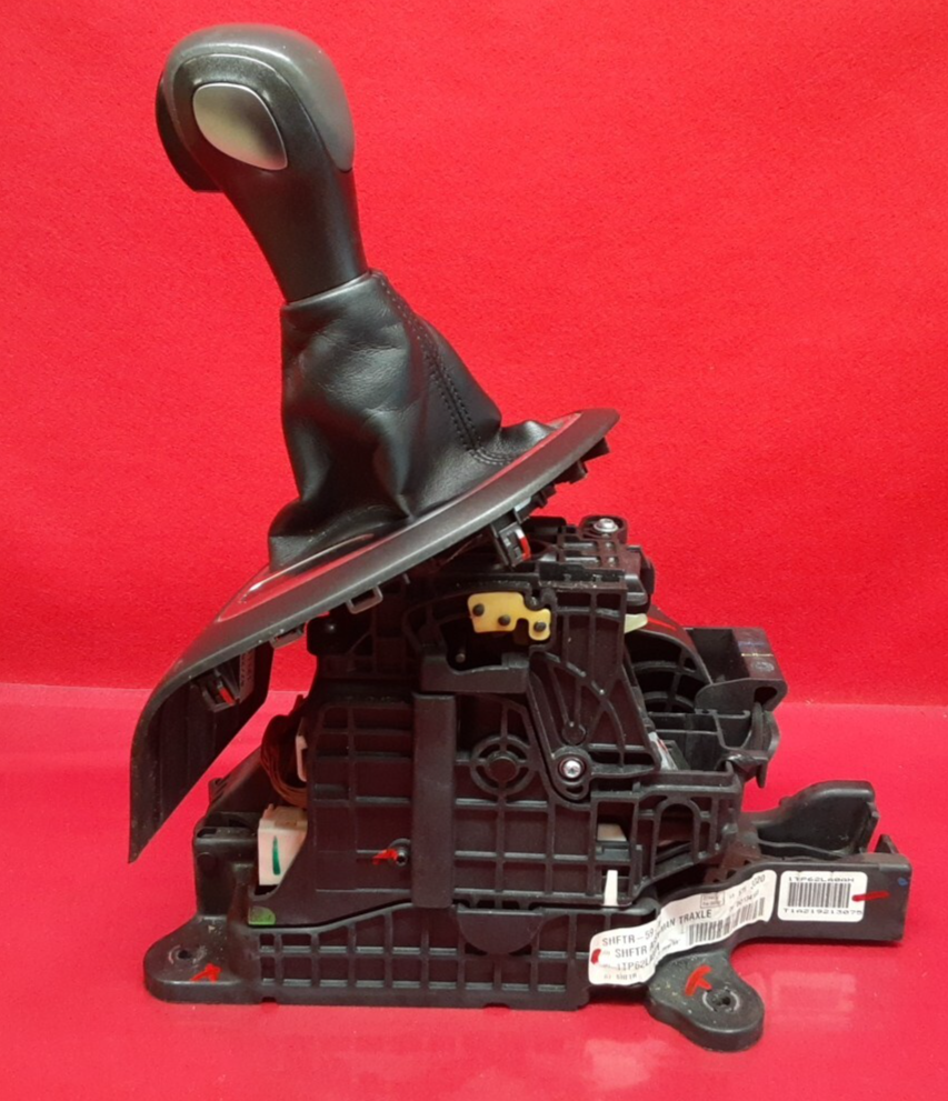 2013 Dodge Dart Automatic Transmission Floor Shifter Gear Selector W / Knob