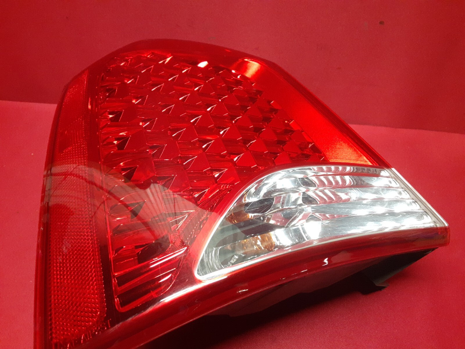 2011 - 2013 Kia Sorento LEFT Tail Light Lamp on Body HALOGEN 92401-1U000