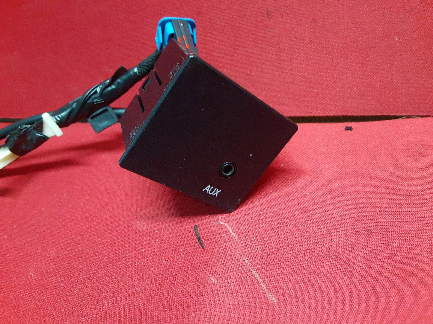 2013 - 2016 Dodge Dart Center Console SINGLE Auxiliary Port & Wiring Harness
