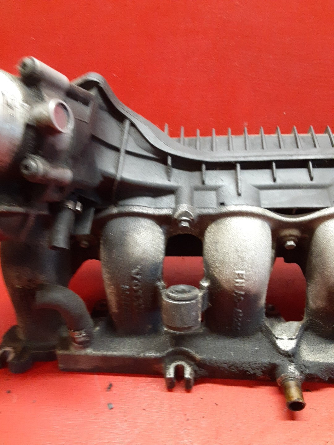 2005 - 2016 Volvo V50 2.5L Intake Manifold W/ Fuel Rail W/ Injectors 31338645
