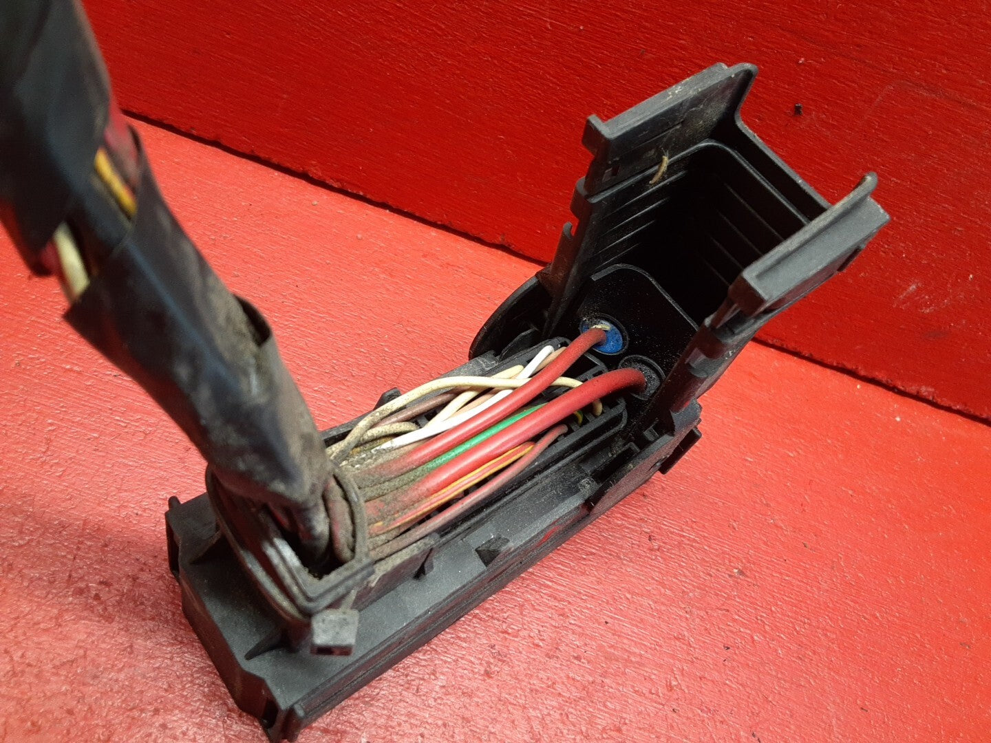 2005 - 2010 Volvo V50 S40 ABS Pump Control Module w/ Bracket PIGTAIL ONLY