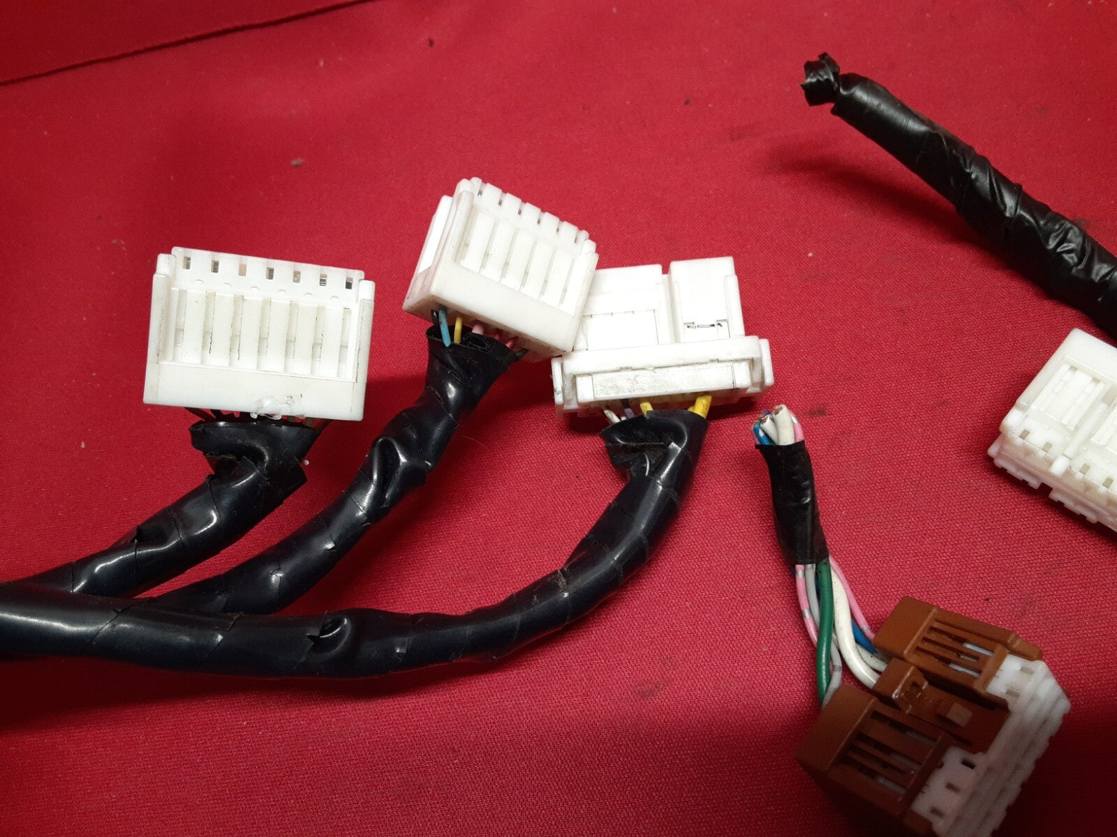 2011 - 2020 Infiniti LEFT Kick Panel Fuse Junction Block 24351-79903 PIGTAILS