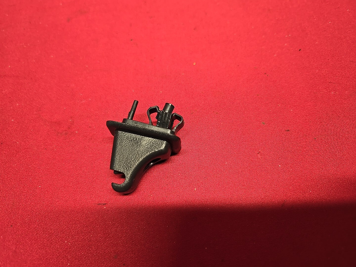 1998 - 2004 Chevrolet GMC Oldsmobile Sun Visor Holder Clip Black - QUANTITY: 1