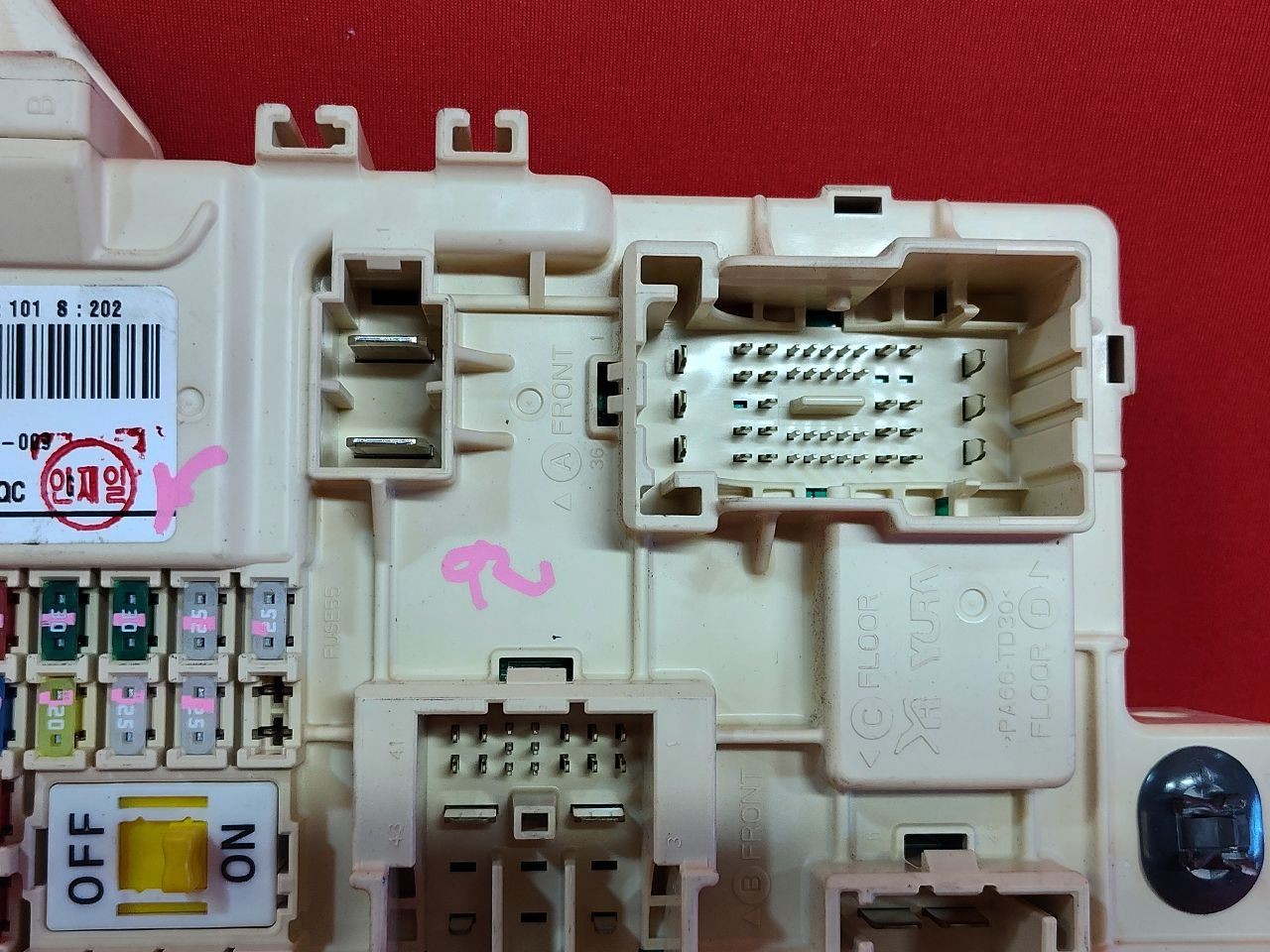 2016-2018 Kia Sorento Interior Cabin Fuse Box Junction Block 91950-C6550
