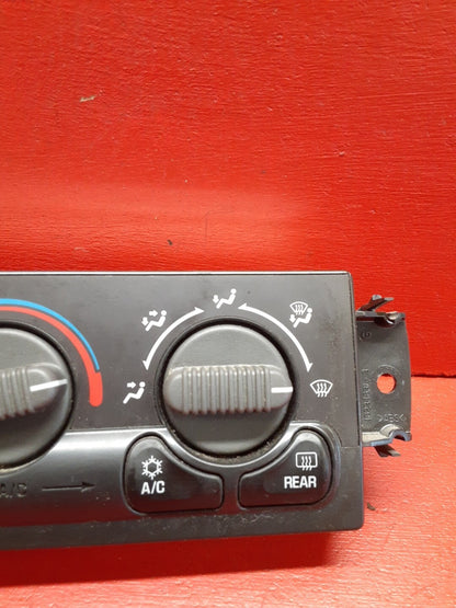 1999-2002 Chevrolet Suburban Climate Heater A/C Control Unit 15054698