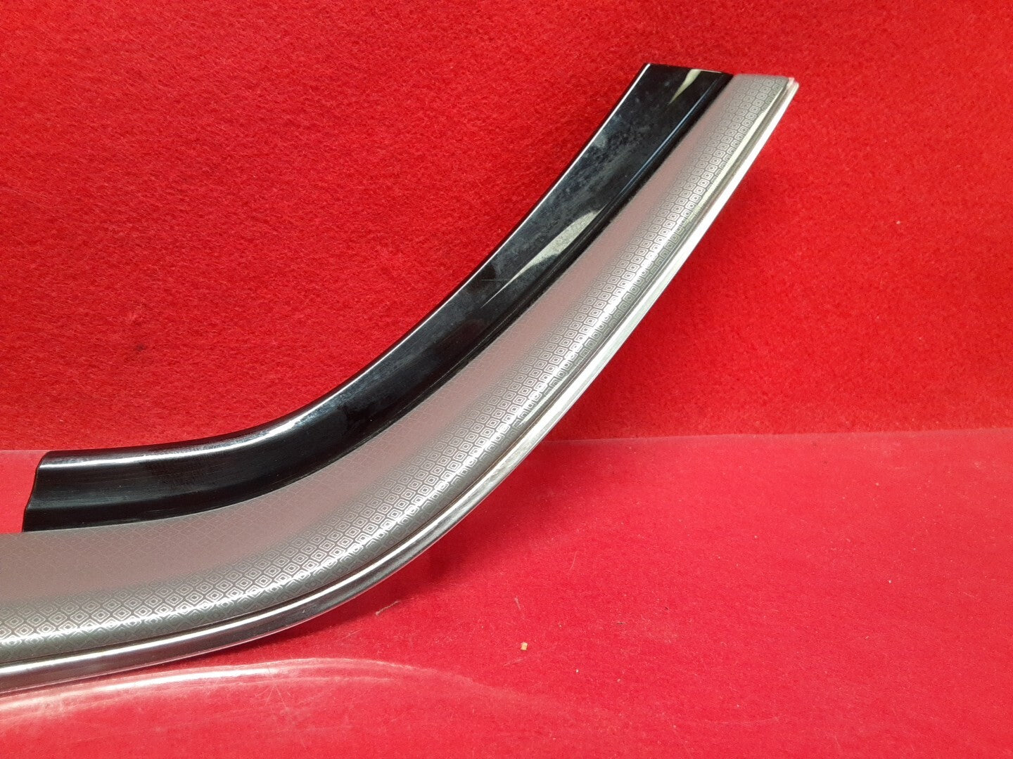 18-20 Buick Regal Sportback TourX Dash Radio Display Screen Trim Bezel Molding