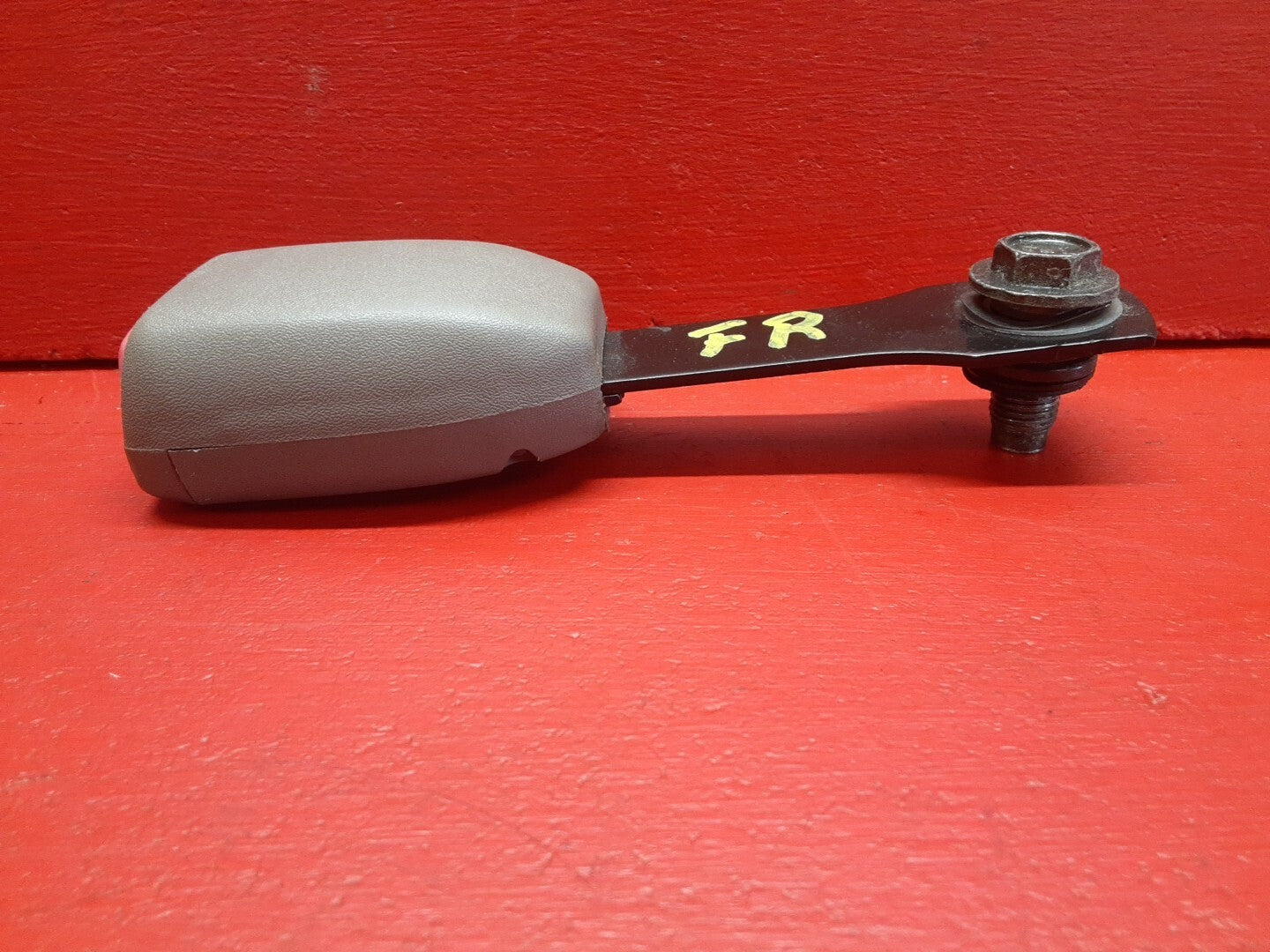 2000 - 2003 Nissan Sentra FRONT RIGHT PASSENGER SIDE Seat Belt Buckle End