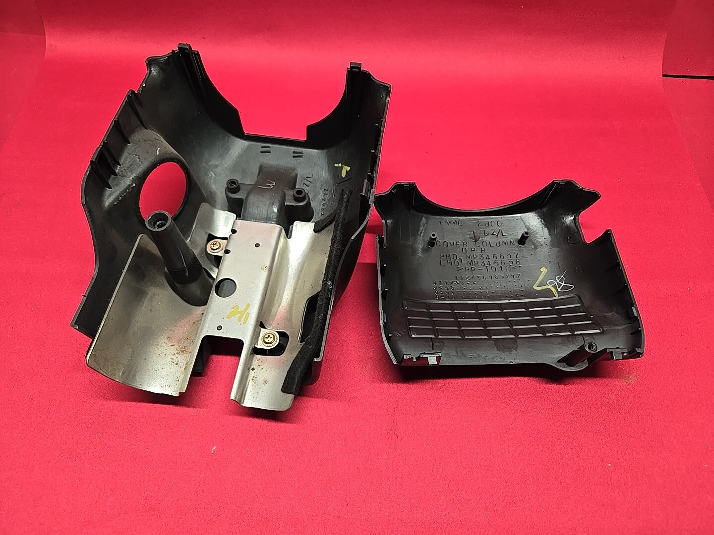 2001 - 2006 Mitsubishi Montero LIMITED/XLS Steering Column Shroud Collar Covers