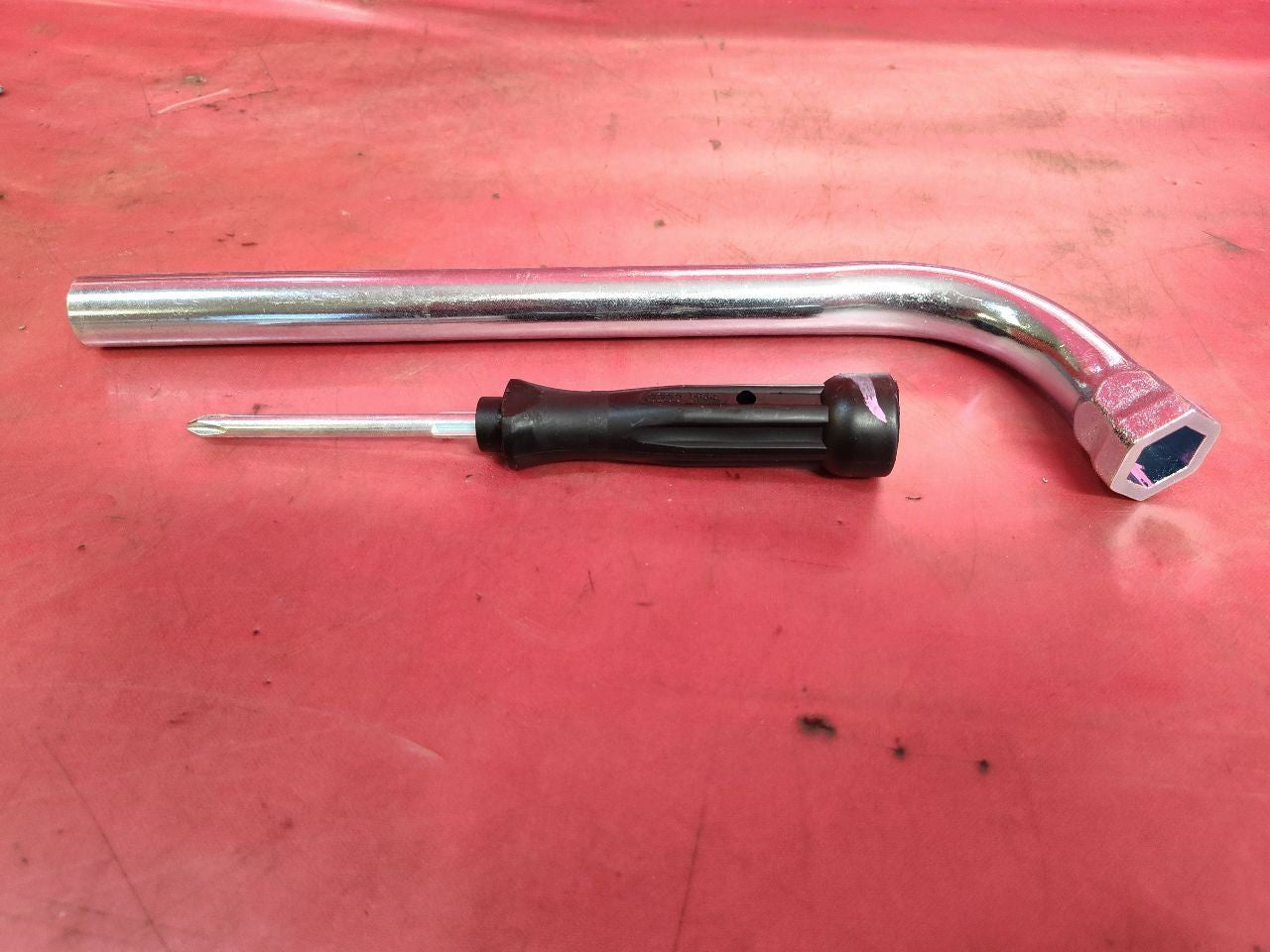 2009-2018 VW Volkswagen Tiguan Emergency Spare Tire Pinch Bottle Jack Tool Set