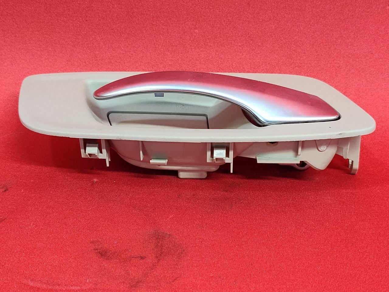 2011-2014 Chrysler 300 FRONT RIGHT PASSENGER Interior Door Handle Lt Frost Beige